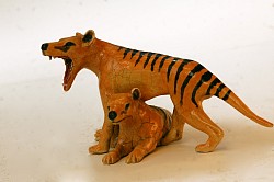Thylacine ou tigre de Tasmanie, h : 16 cm, L : 22 cm, Me contacter svp ! merci