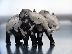 Duo Eléphanteaux, En attente de stock mais peut être commandé. Délai 1 mois. 12 cm, 300 euros