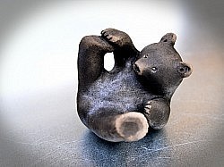 Petit ours brun. L : 11 cm